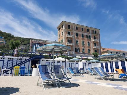 Hotel Monique Noli Eksteriør bilde